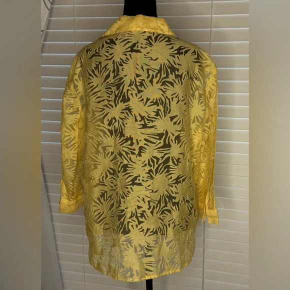 Sparkling Yellow Valerie Stevens buttoned blouse with 3/4 Sleeves - Picture 4 of 6